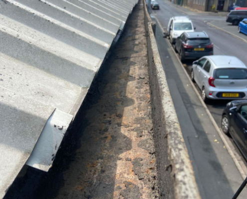 gallery-clean-gutter Clean Gutter